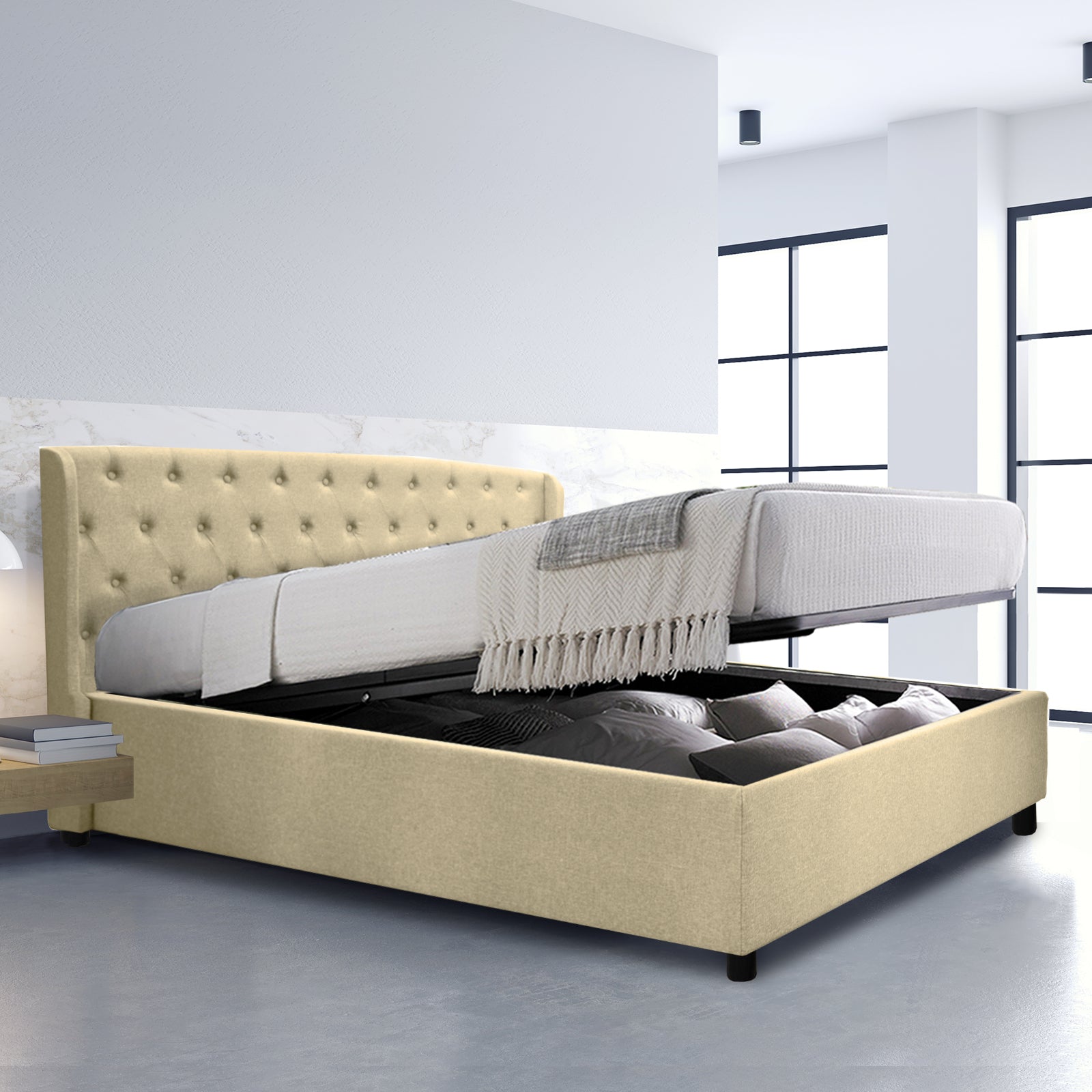 Lit coffre sommier relevable Monceau capitonné chic : tissu et sommier à lattes en bois flexibles